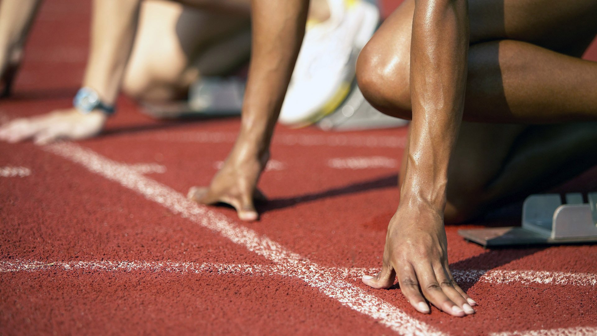 “极速一触即发:超越自我极限的巅峰对决”,极速超越宣传片